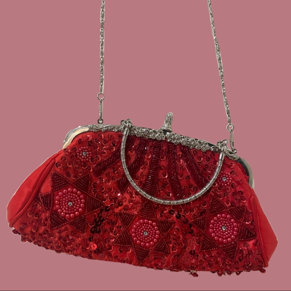 Red beaded clasp purse - Picture 2 of 3